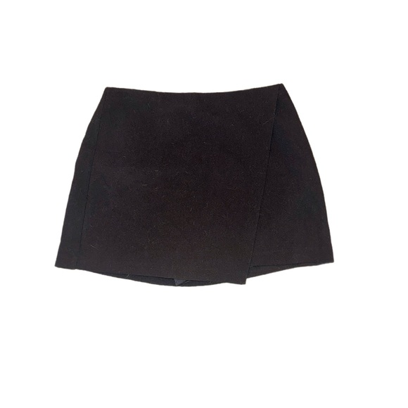 Abercrombie & Fitch Dresses & Skirts - Abercrombie Black Mini Skort- Size Medium